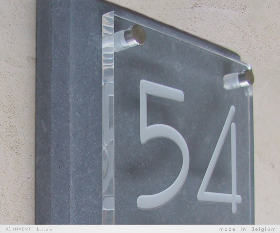 Huisnummer Design met natuursteen USMV & deurbel 